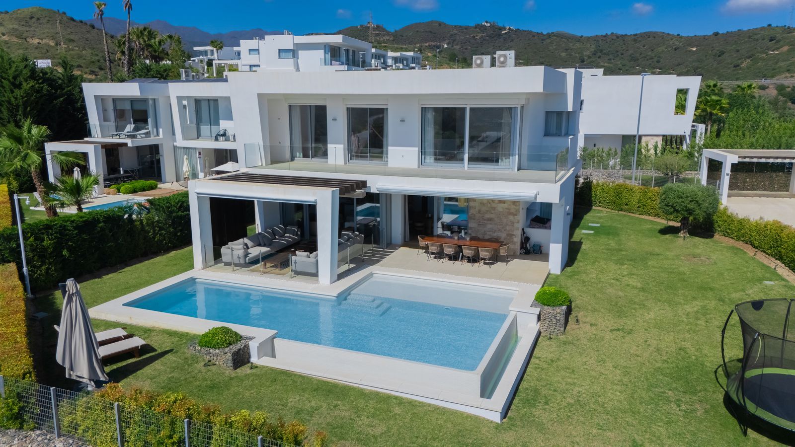 Villa with panoramic views for sale in Santa Clara Golf Marbella